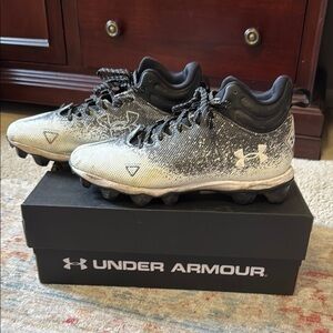 👟 Under Armour Kids Black and White 👟